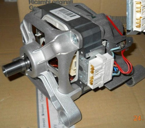 Коллекторный мотор для стиральной машины Indesit/Ariston 111492 фото